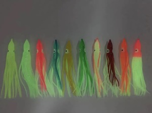 Weihai GuoSong 4CM Resplandor nocturno Faldas <span class=keywords><strong>de</strong></span> calamar <span class=keywords><strong>de</strong></span> goma Pulpo Señuelos <span class=keywords><strong>de</strong></span> pesca suaves - Product Image 4