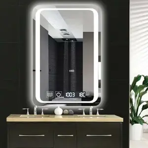 Cermin Kamar Mandi Funky Memiliki Fitur Bercahaya dan Cermin Toilet Warna Krom Di Kamar Mandi