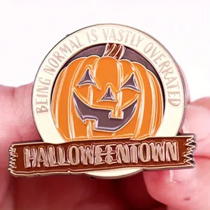 Halloweentown essendo normale è ampiamente sopravvalutato divertente testa di zucca spilla regalo perfetto amici accessori in lega Badge - Product Image 1