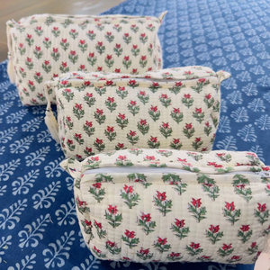 Bolsa de Aseo Acolchada de Algodón, Hecha a Mano, con Estampado de Bloques y Bordado, para Cosméticos y Artículos de Aseo, para Viaje - Product Image 1