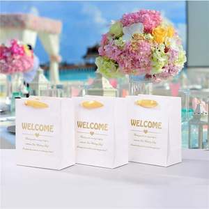 Bolsas de Regalo Blancas al por Mayor con Detalles en Dorado para Invitados de Hotel - Product Image 3