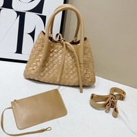 Sac fourre-tout vintage en cuir tressé à la main, style européen et américain, nouvelle collection 2026, haute qualité, grande capacité, fermeture à cordon, idéal pour l'été