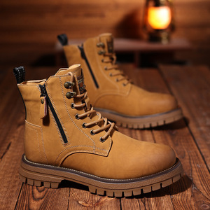 Bottes de combat pour hommes à bout rond en faux daim, lacées, avec semelle extérieure en caoutchouc et doublure en peluche isolante - Product Image 1
