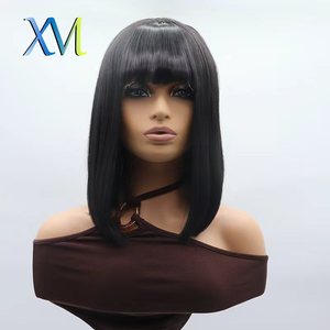 Perruque courte bob de 12 pouces <span class=keywords><strong>avec</strong></span> dentelle frontale, en fibre haute température, sans colle, base en dentelle transparente, raie au milieu, aspect naturel, franges droites - Product Image 6