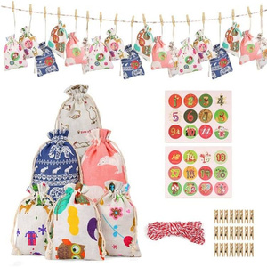 Sacs suspendus en tissu de compte à rebours de Noël de 24 jours avec numéros d'autocollants de fête - Product Image 1