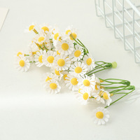 Fleurs artificielles réalistes en soie, mini-têtes de fleurs de camomille et de marguerite, faites à la main, accessoires modernes pour corsage DIY, fausses fleurs