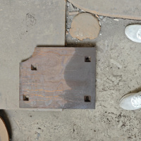 Plaque de revêtement anti-usure et barre de frappe en acier à haute teneur en manganèse pour concasseur à percussion