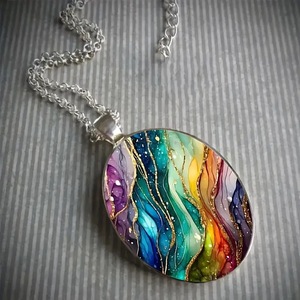Collier pendentif vintage en alliage de zinc avec verre ondulé ovale - Product Image 4