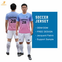 Ensemble de maillots de football personnalisés pour hommes 2026 – Nouveau design dégradé bleu rose – Tenue de football OEM/ODM acceptable – Tissu jacquard respirant
