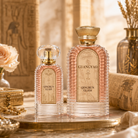 Disponibles en plusieurs formats, flacons de parfum plats réutilisables en verre de 50 ml et 100 ml avec étiquette personnalisée, pulvérisateur et bouchon pour usage cosmétique