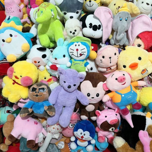 Jouets en peluche pesés par le kilogramme de machines à griffes en personne réelle étals de rue vendus au poids articles de lancer de mariage poupées en stock - Product Image 1