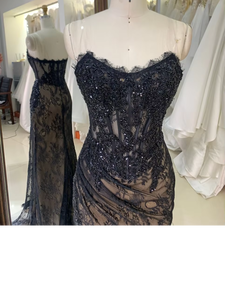 Abito da sera 2026 mozzafiato a sirena con scollo a barchetta, lunghezza al pavimento, in raso, con catena di cristalli scintillanti, senza spalline, in pizzo nero - Product Image 2