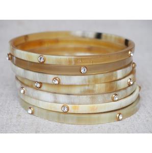 Brazaletes de cuerno de búfalo natural hechos a mano por artesanos, joyería única para una moda cultural, estilo sostenible y expresión personal atemporal. - Product Image 4