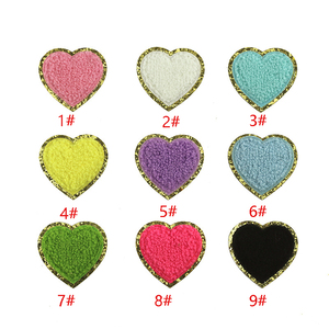 Kaliteli renkli demir kendinden yapışkanlı işlemeli altın glitter kalp şönil havlu konfeksiyon yamaları - Product Image 3