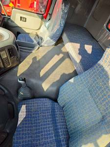 Chasis de Camión Usado de Alto Rendimiento Sinotruk Howo Euro 3 Diésel 6x4 con Volante a la Izquierda y Motor Weichai para Diversos Usos de Remodelación de Carrocería - Product Image 6