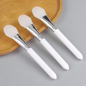 Brocha de Silicona para Mascarillas Faciales con 4 Formas, Suave, para Cuidado de la Piel, Aplicación en Spa, Mezcla de Mascarillas Faciales, para Salón de Belleza, para Mujeres - Product Image 4