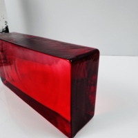 Direkter Hersteller Lebendiger Einfarbiger Rubinroter Geschmolzener 200x100x50mm Kristallglas-Ziegel für Schaufenster und Wandgestaltung