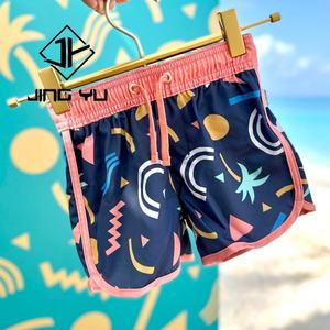 กางเกงขาสั้นเด็กเล็กขายส่ง ลายฮาวาย กางเกงขาสั้นเด็กผู้ชาย ผลิตตามสั่ง ทำจากไนลอนรีไซเคิล - Product Image 2