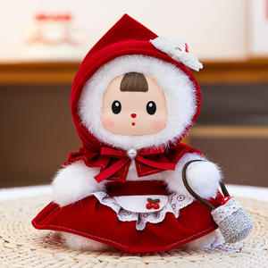 Muñeca de Peluche de las Tres Hermanas, Súper Linda y Versátil, Caperucita Roja, Decoración para Escritorio de Oficina, Venta al Por Mayor - Product Image 5