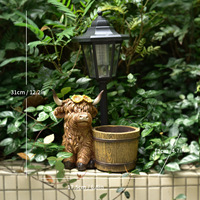 Statue de nain créative en résine Vache des Highlands avec lumière solaire, décoration extérieure pour la maison, motif animal fait main, objet de collection religieux