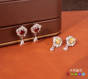 Pendientes de Plata de Ley 925 con 9 Piedras Naturales Finas de 5mm, Corte Redondo, Diseño de Trébol de Cuatro Hojas, Cristal de Granate, Venta al Por Mayor - Product Image 2