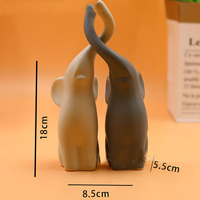 Figurine d'éléphant en céramique, ornement romantique et dévoué en forme d'animal abstrait, taille main, décoration intérieure pour petite table