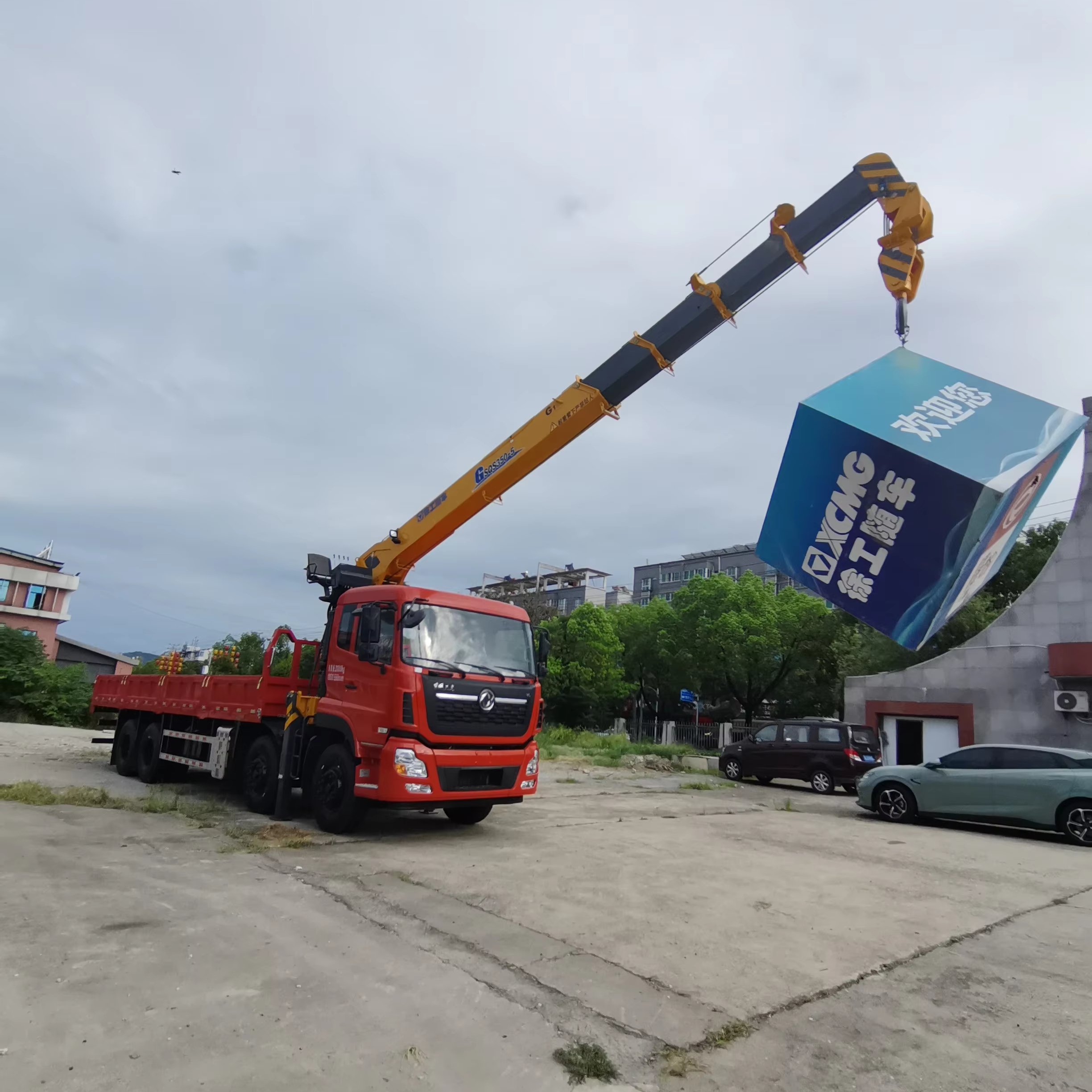Подъемный кран 8x4 с грузоподъемностью 12 тонн, насос для двигателя Cummins и коробка передач, грузоподъемность 10 м, максимальная высота подъема