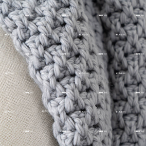 Plaid tricoté personnalisé en polyester acrylique, vente en gros d'usine, plaid épais à tricot uni avec pompons pour canapé - Product Image 3