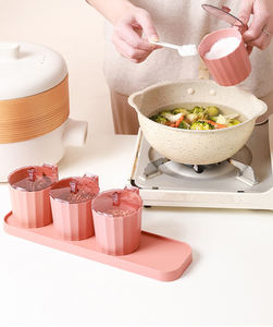 Vente en gros D033-D034 Pots à épices carrés en plastique de 4 oz pour cuisine domestique avec cuillère - Product Image 4