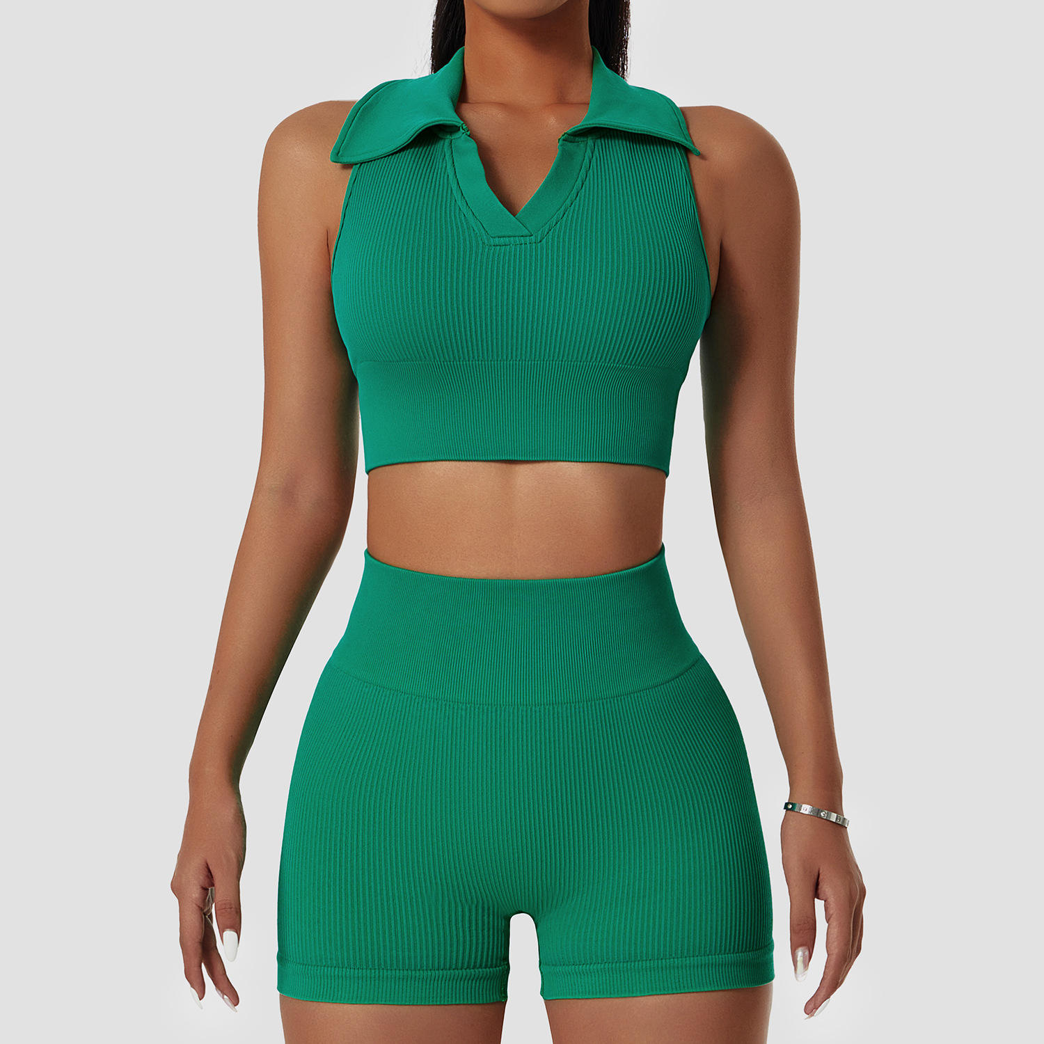 สีเขียวเข้ม