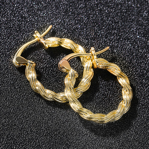 Orecchini a Cerchio Intrecciati Vintage per Donne, Gioielli Minimalisti Rotondi - Product Image 1
