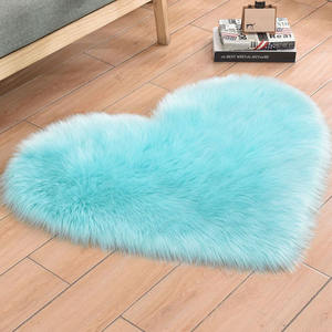 Tapis en fausse fourrure moelleux en forme de cœur, tapis de sol doux et pelucheux, tapis décoratif romantique pour <span class=keywords><strong>coiffeuse</strong></span> et salon - Product Image 1