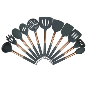 カスタマイズロゴ入り耐久性シリコン製キッチンツール8点セット、ブナ材+ナイロンハンドル、赤みがかった黒色、CE認証済み、環境に優しい調理器具 - Product Image 4