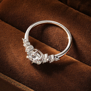 Anillo de Compromiso de Moissanita con Corte Redondo de 1 Quilate, Calidad VVS D GRA, para Mujer, Lujoso, Chapado en Oro de 14K, Joyería Antideslustre - Product Image 3