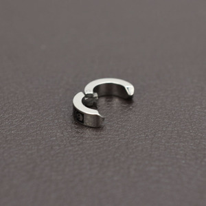 Nouvelles Boucles d'Oreilles Créoles Unisexe en Acier Inoxydable Plaqué Argent, Style Punk Rétro au Design Simple, Bijoux Tendance, Vente en Gros - Product Image 4