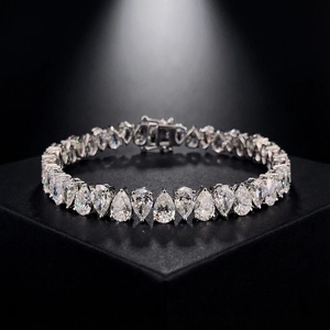 Pulsera de Diamantes con Diseño de Pera Asimétrica - Oro de 9k, 14k, 18k - Product Image 1