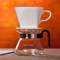Verser Sur le Goutteur De Café Tasse En Céramique Cafetière avec 40 Unités Melitta Filtres Simplement Charmé