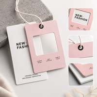 Étiquettes suspendues en papier gaufré personnalisées pour vêtements, forme, couleur et texte personnalisables, étiquettes de vêtements de luxe avec service de logo personnalisé
