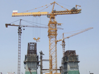 Grue à tour à plateau plat de grande taille de haute qualité 240 tonnes D5200-240 avec une efficacité élevée