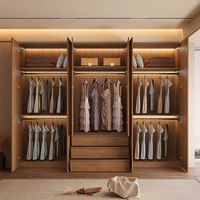 Armoire à portes battantes en placage de bois et rotin tressé, style Mid-Century, avec poignée métallique, pour chambre à coucher