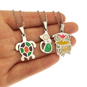 Collier pendentif en acier inoxydable, série animale tortue et chat, style Hawaï, motif goutte d'huile colorée - Product Image 1