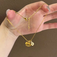 Collier en acier inoxydable TZ171 disponible dès maintenant ; l'ornement en bois en forme de petit cheval ne perd pas sa couleur.