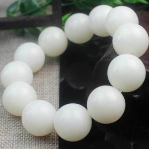 สร้อยข้อมือรากบอดีสีขาว 20 มม. 12 เม็ด สไตล์ชาติพันธุ์ เครื่องประดับทางศาสนา ของสะสม ลูกปัดพุทธ สร้อยข้อมือคู่รักสำหรับทุกเพศ - Product Image 4