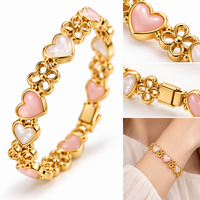 Mosen Maßgefertigtes Alternatives Herz- und Hohlblumen-Gliederarmband mit Rosa Edelsteinen aus Edelstahl, Vergoldet