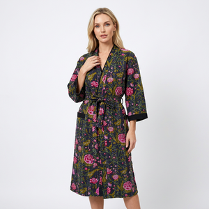 Veste en tissu Kantha faite à la main pour l'hiver, motif floral, impression numérique, long kimono, fermeture à cordon, style bohème, tricotée - Product Image 1
