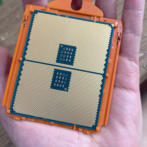 ใช้ AMD <span class=keywords><strong>Ryzen</strong></span> threadripper <span class=keywords><strong>1950X</strong></span> ซีพียู (16แกน, 32เธรด), SP3ซ็อกเก็ต (TR4), 180W TDP - Product Image 2