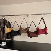 Sac à main en polyester haut de gamme pour femme, nouvelle mode 2025, décontracté, couleur unie, fermeture éclair, décoration à pompon