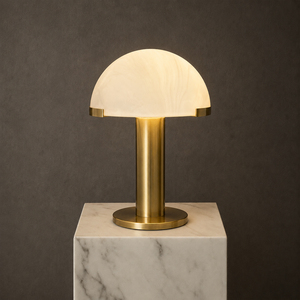 Lampe de table contemporaine en albâtre veiné naturel avec cadre en laiton de qualité supérieure pour appartement, villa, hôtel, comptoir d'accueil - Product Image 3