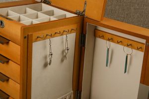 Grande boîte à bijoux/armoire en bois avec serrure pour femmes et filles, pour bagues et colliers - Product Image 5