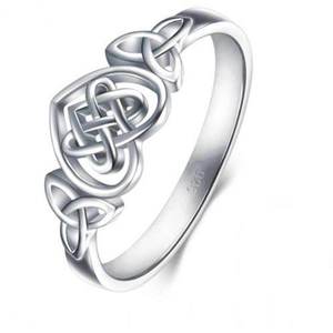 Anello classico con nodo celtico a forma di cuore per donna, elegante design intarsiato, gioielli alla moda per tutti i giorni - Product Image 1